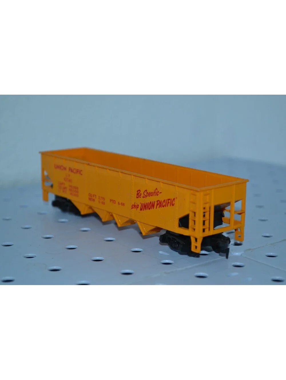 Tyco Ho Scale #344E Union Pacific 4-Bay Hopper U.P. #62040 Train Car